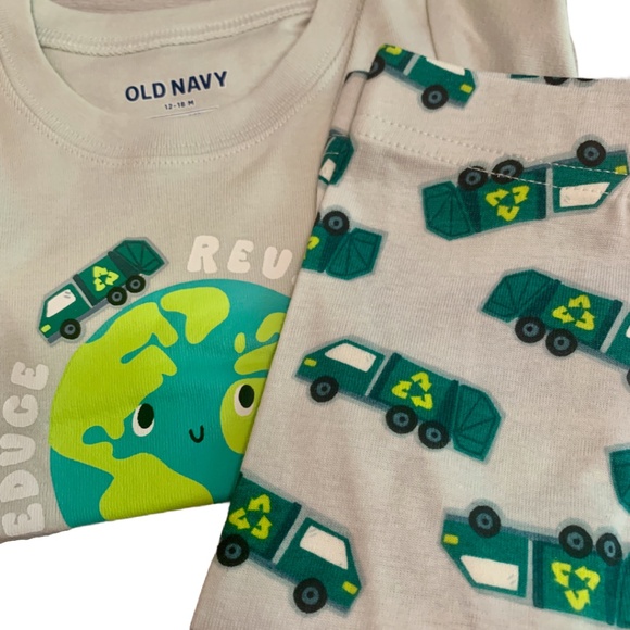 Old Navy Snug Fit Pajamas 12-18M PJs Baby Recycle Truck Short Sleeve New 2pc Set - Picture 1 of 8